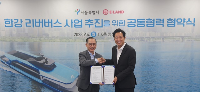 ▲ 이랜드그룹과 서울특별시가 리버버스 도입을 위한 업무협약을 체결했다. 왼쪽부터 최종양 이랜드그룹 부회장, 오세훈 서울시장.ⓒ