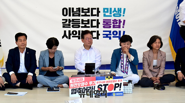 ▲ 이재명 더불어민주당 대표가 지난달 31일 오전 국회 본청 앞에서 단식 농성을 하고 있다. ⓒ이종현 기자