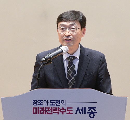 ▲ 김하균 신임 세종시 행정부시장이 4일 시청 여민실에서 취임사를 하고 있다.ⓒ세종시