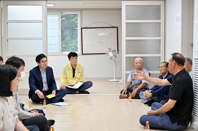 ▲ 김광열 영덕군수가 취임 1년 2개월 만에 관내 9개 읍·면 204개 마을 243곳의 마을회관과 경로당을 방문해 현장의 목소리를 청취했다.ⓒ영덕군