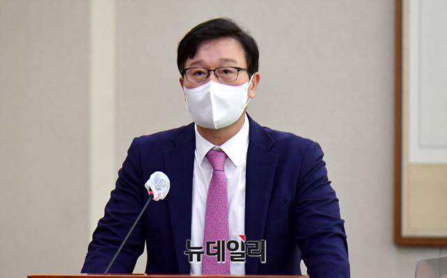 ▲ 송경호 서울중앙지방검찰청 검사장이 지난 2022년 10월 18일 국회에서 열린 법제사법위원회의 서울 고등검찰청 등에 대한 국정감사에 출석해 업무보고를 하는 모습. ⓒ이종현 기자