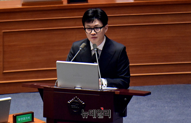 ▲ 한동훈 법무부 장관이 5일 오후 국회에서 열린 본회의 정치분야 대정부질문에서 의원의 질문에 답변하고 있다. ⓒ이종현 기자