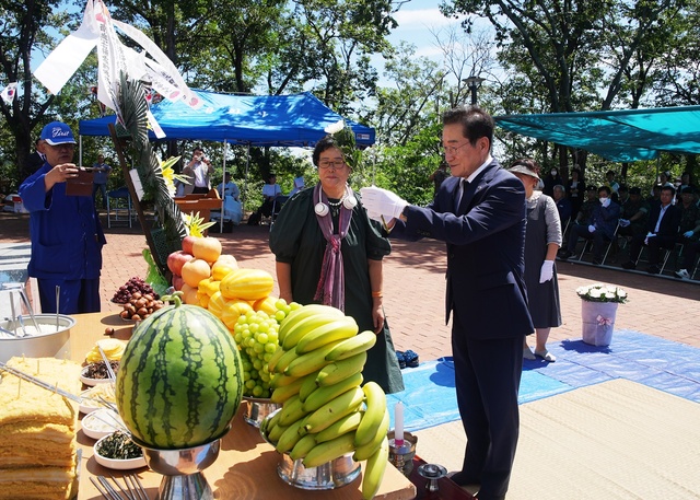 ▲ 영천시는 5일 신녕면 성환산 공원 신녕지구전승비에서 6.25전쟁 제73주년을 맞아 신녕전투에서 희생된 영혼을 위로하는 호국영령 위령제를 열었다고 밝혔다.ⓒ영천시
