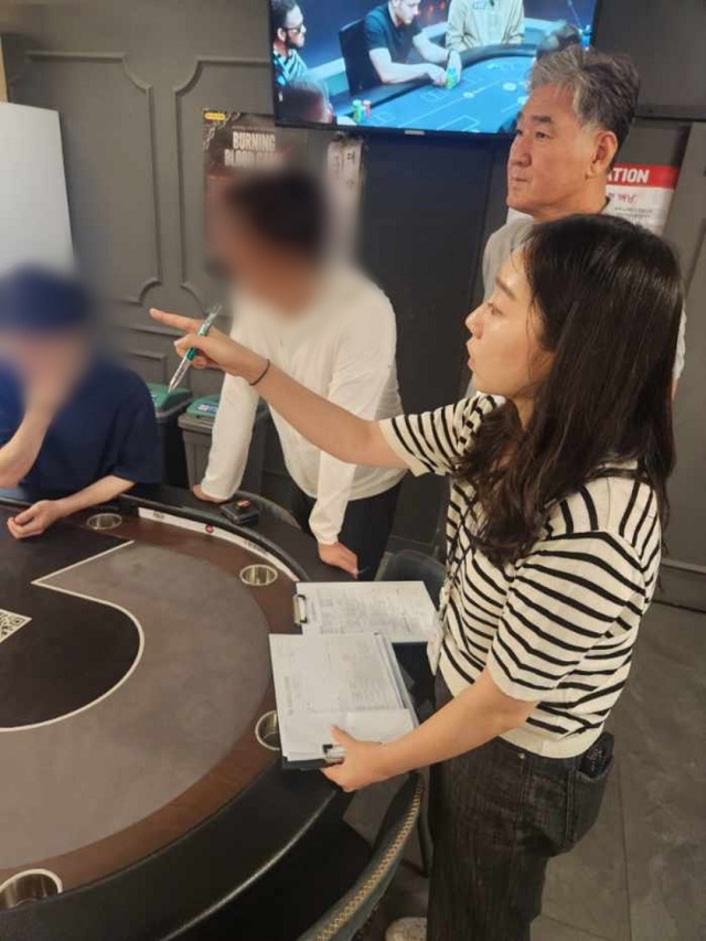 ▲ 포항시 북구청이 신종 불법 도박장인 ‘홀덤펍’ 내 불법행위 근절 점검을 실시했다.ⓒ포항시