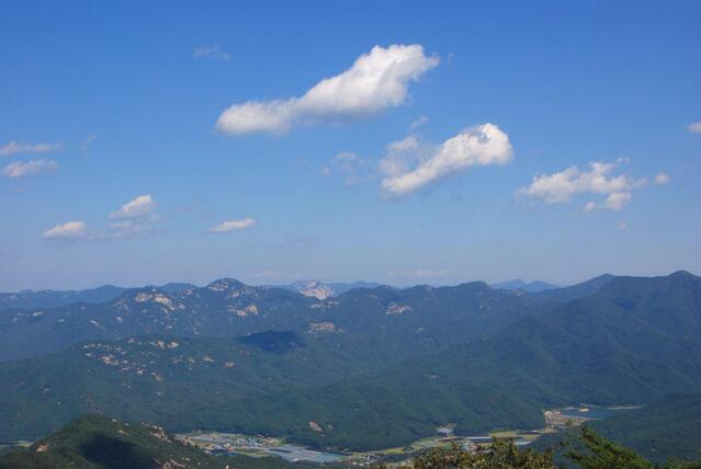 ▲ 조항산과 대야산 능선.ⓒ진경수 山 애호가