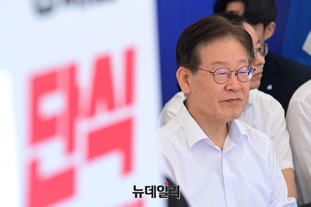 ▲ 단식 8일차에 접어든 이재명 더불어민주당 대표가 7일 국회 본청 앞 천막에서 자리를 지키고 있다. ⓒ이종현 기자