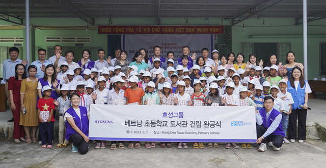 ▲ 효성이 지난 7일 급여나눔을 통해 베트남 초등학교에 도서관을 선물하고 완공식을 진행했다.ⓒ효성