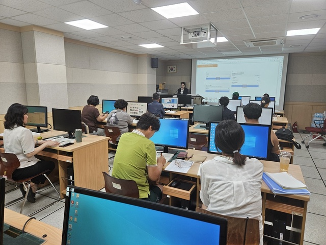 ▲ 성주군은 9월 7일 농업기술센터 교육장에서 교육생 20명을 대상으로 ‘2023년 농업인 SNS 마케팅교육’ 개강 및 교육을 진행했다.ⓒ성주군