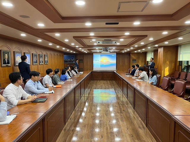 ▲ 포항상공회의소는 11일 오후 4시 2층 회의실에서 포항상공회의소 임직원들을 대상으로 포스코그룹의 기업시민활동 알리기 간담회를 가졌다.ⓒ포항상의