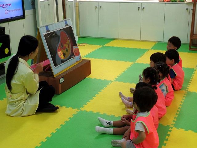 ▲ 포항시Ⅱ⋅울릉군 어린이급식관리지원센터는 센터에 등록된 어린이급식소 15개 기관 185명의 어린이를 대상으로 특화교육을 실시했다.ⓒ포항대학교