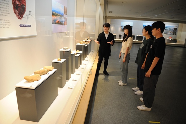 ▲ 계명대학교 행소박물관은 문화재청이 주최하고 (사)한국대학박물관협회가 주관하는 2023년 매장문화재 미정리 유물 보존 및 활용 사업 연계 특별전 '돌, 석기로 태어나다'을 2023년 8월 29일부터 9월 30일까지 열고 있다.ⓒ계명대