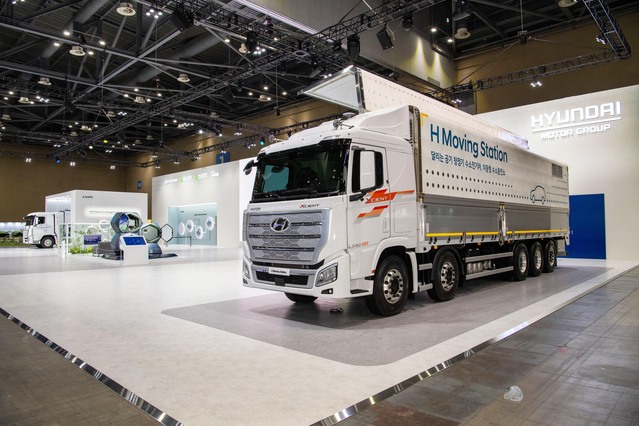 ▲ 이번에 전시된 '엑시언트 수소전기트럭 청소차' 모습. ⓒ현대차그룹