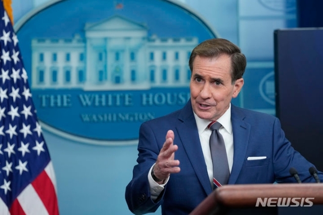 ▲ 존 커비 미국 백악관 국가안전보장회의(NSC) 전략소통조정관이 13일(현지시각) 백악관에서 브리핑하고 있다. 커비 조정관은 북한과 러시아가 회담을 통해 무기와 위성 기술 등을 교환할 가능성을 우려하며 합당한 대가를 물을 것이라고 경고했다. ⓒAP/뉴시스