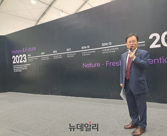 ▲ 조항목 NS홈쇼핑 대표이사가 15일 열린 NS 푸드페스타 행사에 앞서 대회 취지 등에 대해 이야기하고 있다.ⓒ조현우 기자