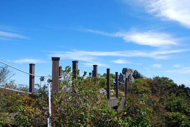 ▲ 각호산 고스락을 연결하는 목교.ⓒ진경수 山 애호가