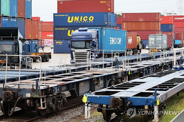 ▲ 철도파업 여파로 물동량 줄어 멈춰선 의왕ICD 화물열차.ⓒ연합뉴스