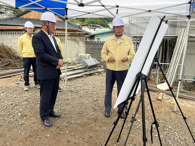 ▲ 김학동 예천군수는 14일 서본·노상지구 새뜰마을사업 현장을 찾아 지도·점검에 나섰다.ⓒ예천군