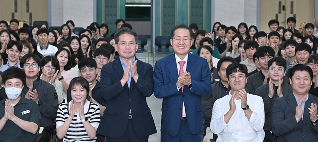 ▲ 이번 행사는 지난 7월 군위군이 대구광역시에 편입되면서 군위군 직원들의 소속감을 제고하는 한편, 리더와의 열린 소통을 통해 대구시정 비전에 대한 공감대를 형성하고, 건강한 조직문화를 만들어 가기 위한 취지로 마련됐다.ⓒ대구시