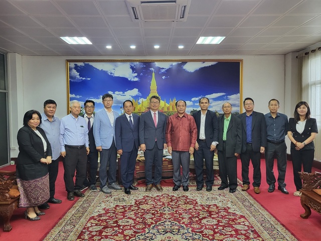 ▲ 경북도는 라오스 농림부, 산업통상부 관계자가 참석한 가운데 라오스와 농업 분야 교류 확대를 위한 간담회를 갖고 양 기관 협력을 통해 농식품 분야 교류 확대에 관해 논의했다.ⓒ경북도