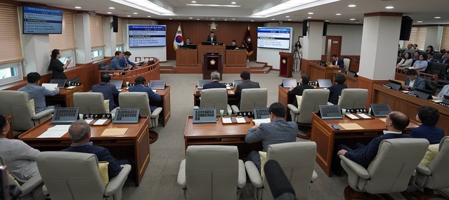 ▲ 충남 논산시의회가 18일 제248회 임시회 1차 본회의를 진행하고 있다.ⓒ논산시의회