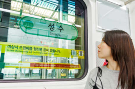 ▲ 역명 표지 부착 사례.ⓒ서울시