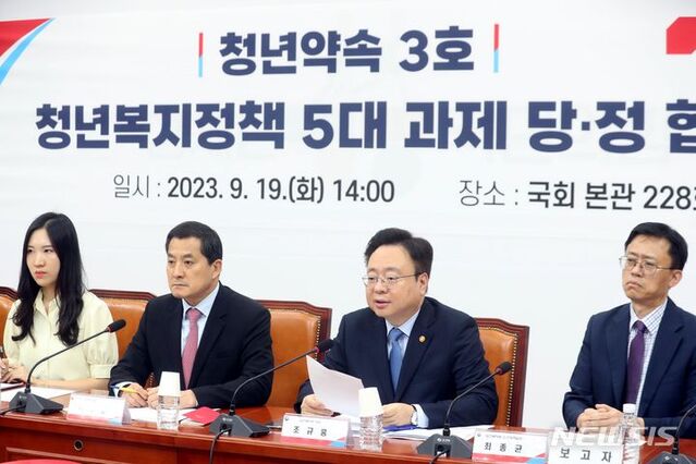 ▲ 19일 오후 서울 여의도 국회에서 열린 청년약속 3호 ‘청년복지정책 5대 과제 당·정 협의회’ 에서 조규홍 보건복지부 장관이 발언을 하고 있다. ⓒ뉴시스