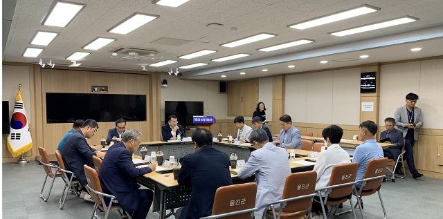 ▲ 울진군은 지난 19일 군청 영상회의실에서 관내 지역경제 관련 단체, 한울원자력본부 신한울 2건설소 등과 함께 신한울 3·4호기 건설사업 지역사회공헌도 제안 회의를 열었다.ⓒ울진군