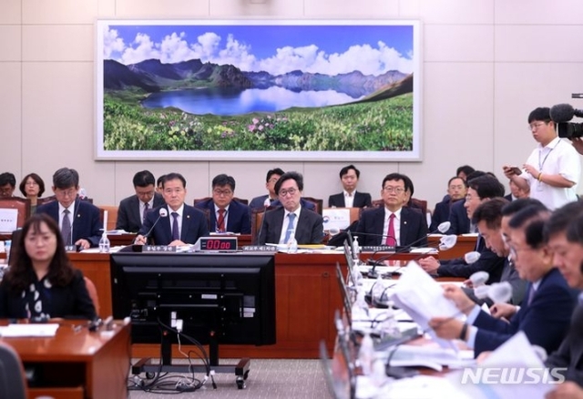 ▲ 21일 오전 서울 여의도 국회에서 열린 외교통일위원회 전체회의에 김영호 통일부 장관과 장호진 외교부 1차관이 참석하고 있다. ⓒ뉴시스