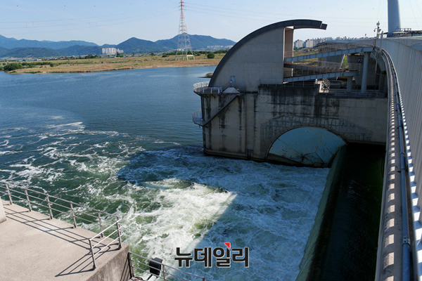 ▲ 대구 달성군과 경북 고령군에 인접한 낙동강 강정고령보. ⓒ정상윤 기자