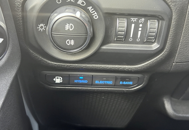 ▲ 하이브리드, 일렉트릭, e-세이브 모드 버튼 모습. ⓒ김재홍 기자