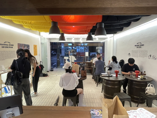 ▲ 경남 남해군관광문화재단이 지난 18일을 시작으로 오는 26일까지 서울 성수동 프로젝트렌트2호점(서울숲길 50)에서 독일마을 팝업홍보관 '독일로 89-7'을 운영한다. ⓒ남해군관광문화재단 제공