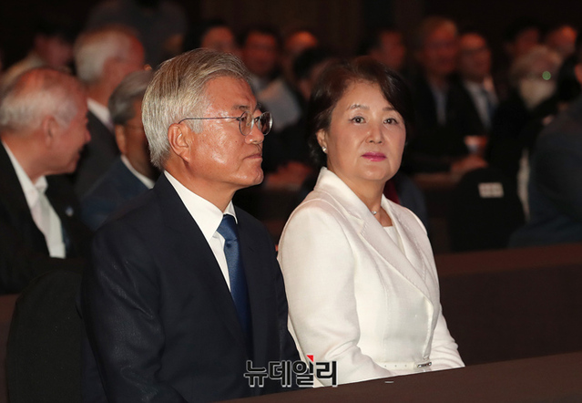 ▲ 문재인 전 대통령과 김정숙 여사가 지난 19일 오후 서울 여의도 63빌딩에서 열린 '9.19 평화공동선언 5주년 기념, 평화의 힘 평화의 길' 기념식에 참석해 자리하고 있다. ⓒ공동취재단/정상윤 기자