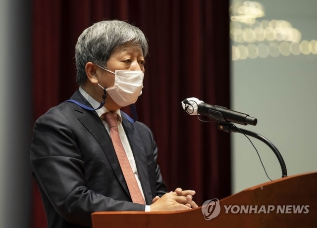 ▲ 지난 2021년 9월 26일 오후 서울 중구 포스트타워에서 열린 '포스트 코로나 시대, 사회보장제도 진단과 향후과제' 토론회에서 김유선 당시 소득주도성장특별위원회 위원장이 인사말을 하는 모습. ⓒ연합뉴스
