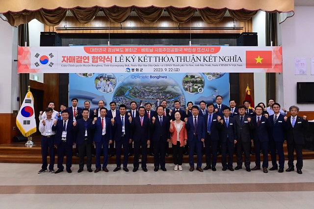 ▲ 봉화군은 22일 봉화군청 대회의실에서 베트남 뜨선시와 자매결연 협약식을 가졌다.ⓒ봉화군