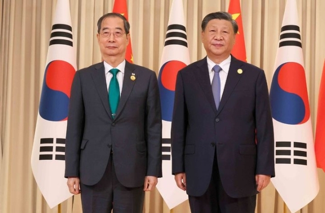 ▲ 항저우 아시안게임 개막식 참석 차 중국을 방문한 한덕수 국무총리가 23일(현지시간) 중국 항저우에서 시진핑 중국 국가주석과 양자 면담을 하기 위해 만나 기념촬영을 하고 있다. ⓒ국무총리실 제공/뉴시스