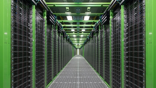 ▲ 데이터 센터 각 내부 서버 실 모습ⓒ네이버클라우드