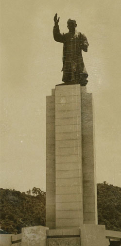 ▲ 1956년 제막식을 한 이승만 동상.