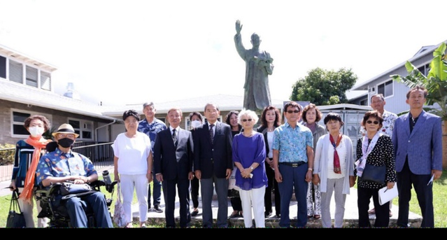 ▲ 이덕희 하와이 한인이민연구소 소장(앞줄 가운데)을 비롯해 하와이 교민들이 이승만대통령 기념관을 위한 모금에 참여했다. ⓒ건국대통령이승만재단