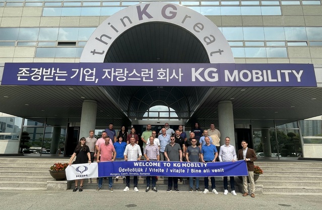▲ KG모빌리티가 동유럽 우수딜러들을 평택공장에 초청했다.  ⓒKG모빌리티