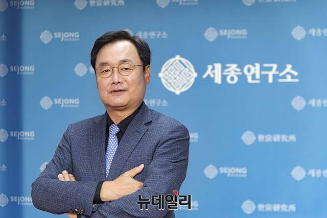 ▲ 이용준 세종연구소 이사장은 25일 뉴데일리와의 인터뷰에서 