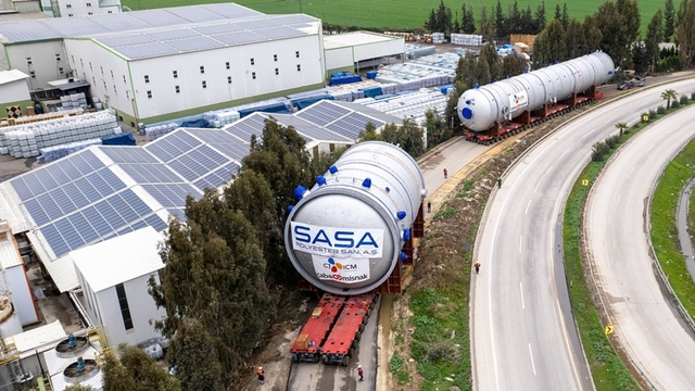 ▲ CJ대한통운 중동지역 자회사 CJ ICM이 자체 추진 모듈 트레일러(SPMT)를 통해 초대형 화물을 운송하고 있다. ⓒCJ대한통운