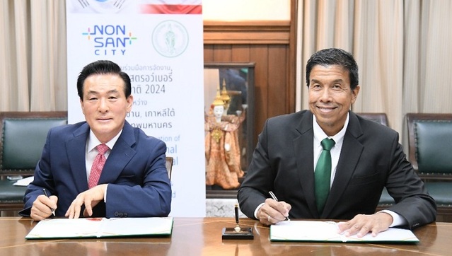 ▲ 논산시-방콕시 간 농식품 해외 박람회 관련 협약식(좌측부터 백성현 논산시장, 찻찻 싯티판 방콕시장.ⓒ논산시