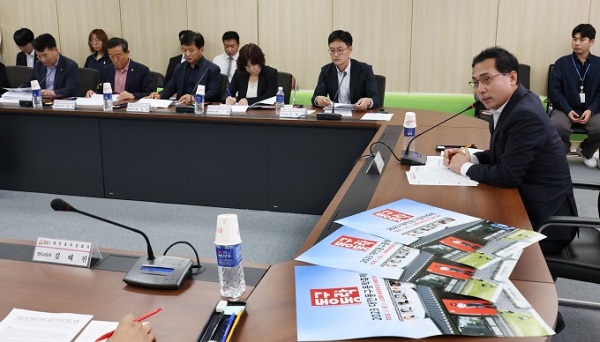 ▲ 박희조 대전 동구청장이 27일 열린 '대전 동구동락(樂) 축제' 최종 보고회에서 안전을 강조하고 있다.ⓒ동구