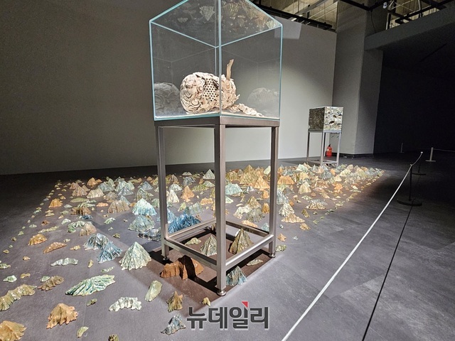 ▲ 김준명의 ‘장르의 경계를 허무는 질문들의 교집합’.ⓒ김정원 기자