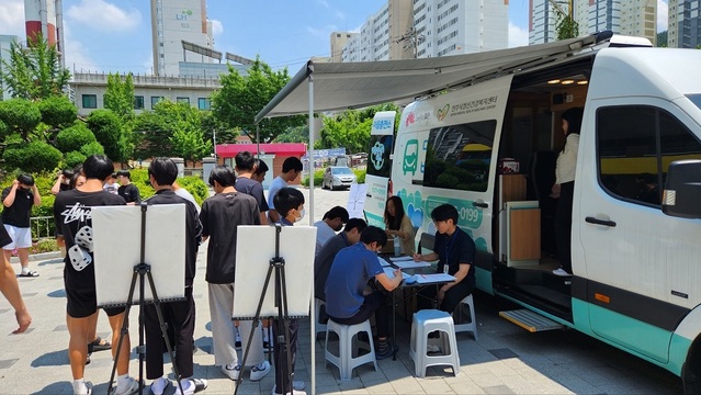 ▲ 전북 전주보건소 등이 운영하고 있는 마음 안심버스가 시민들에게 큰 호응을 얻고 있다.ⓒ전주시 사진 제공