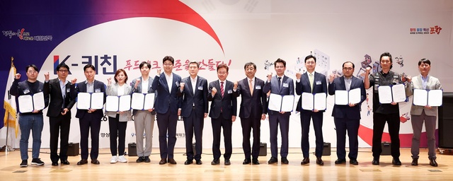 ▲ 경북도·포항시·포스텍·한국푸드테크협의회 등과 업무협약을 시작으로 △포항 영일만 산업단지 내 뉴로메카, 폴라리스 3D 400억 원 투자유치 △푸드테크 계약학과 선정(공과대학 최초) △푸드테크 10대 기업이 참여하는 K-키친 추진위원회 출범 등 국내 푸드테크 시장의 주도권을 선점하고 있다.ⓒ경북도