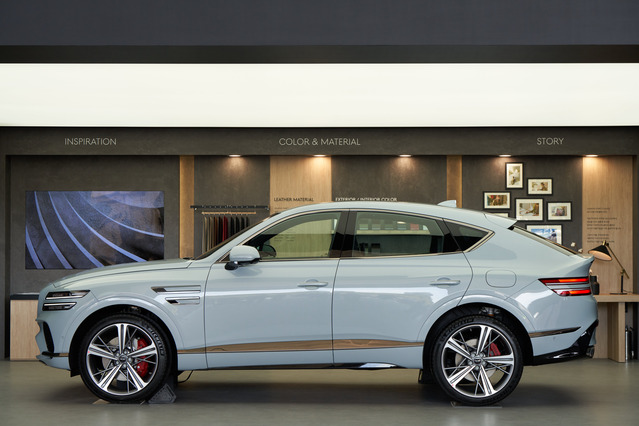 ▲ '제네시스 브랜드 존'에 전시된 GV80 쿠페. ⓒ제네시스