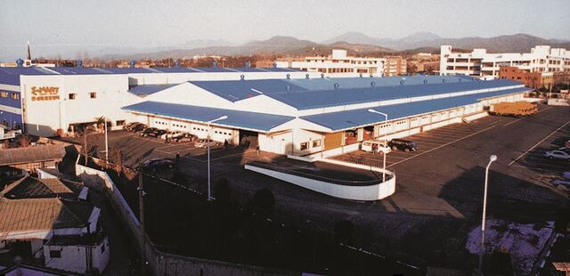 ▲ 1996년 당시 첫 문을 연 용인물류센터 전경ⓒ이마트