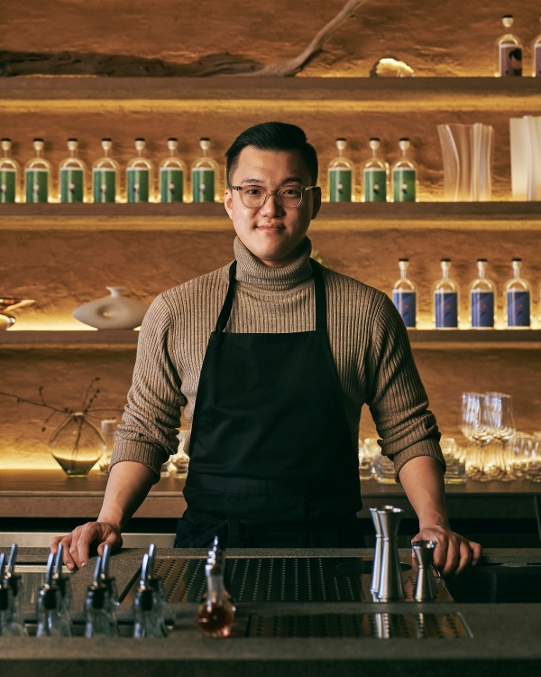 ▲ 서울 청담동에 위치한 ‘제스트(ZEST)’ 바의 김도형 오너 바텐더ⓒ웨스틴 조선 서울