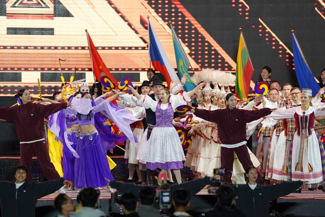 ▲ ‘천안흥타령춤축제 2023’ 개막식에 참석한 외국인들.ⓒ천안시